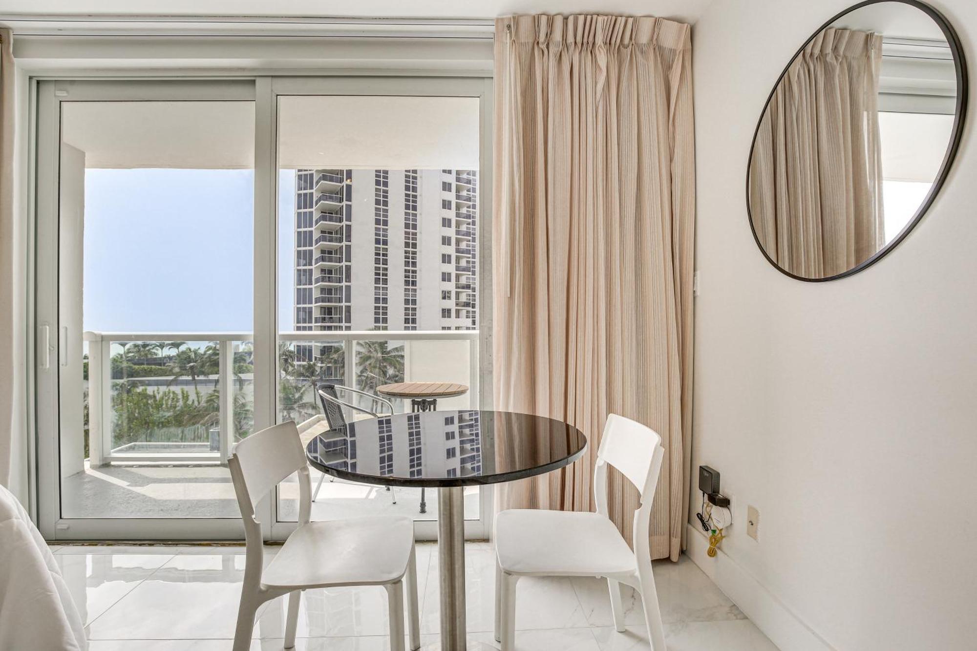 Sunny Isles Beach Resort Studio With Ocean Views Extérieur photo