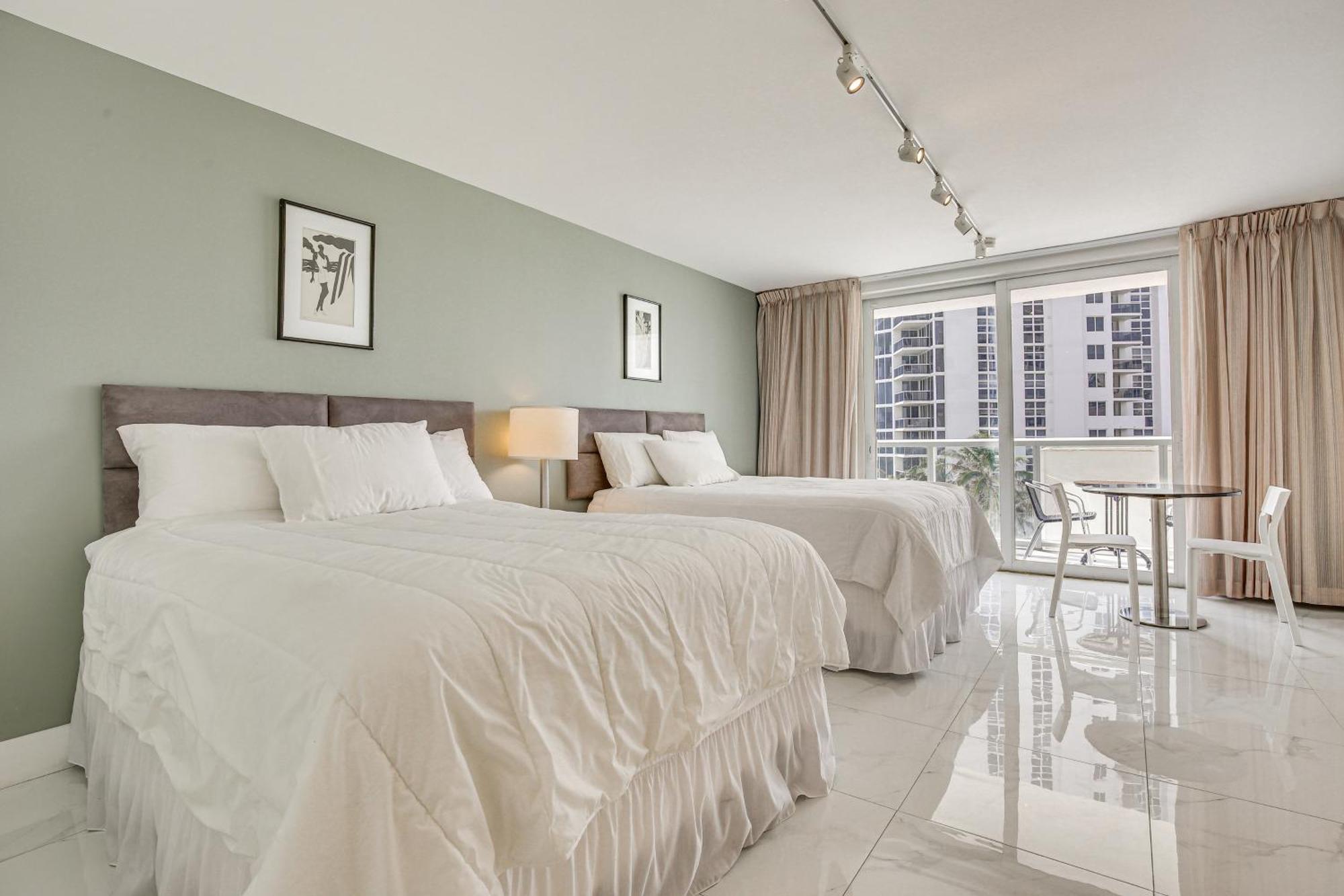 Sunny Isles Beach Resort Studio With Ocean Views Extérieur photo