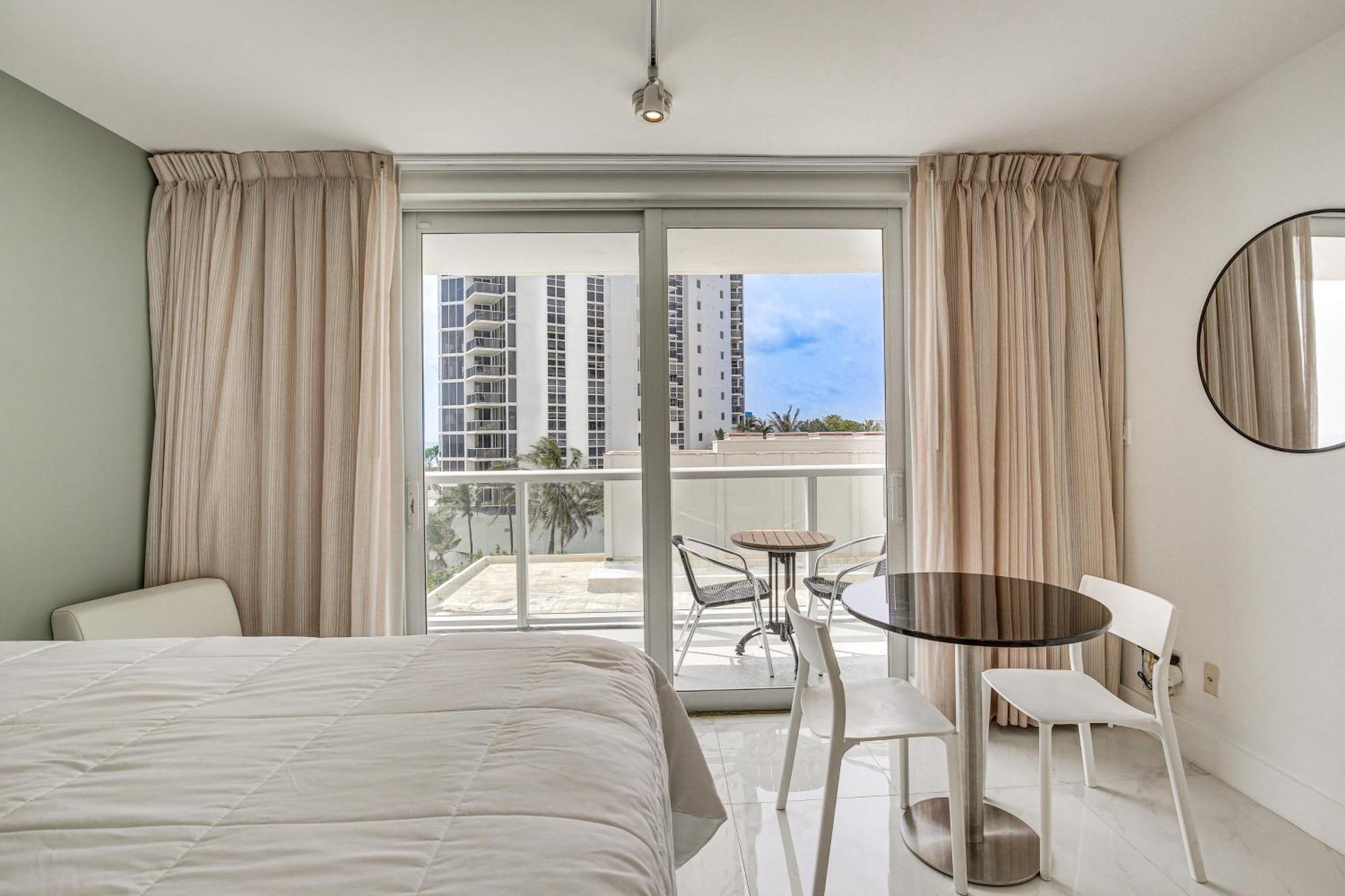 Sunny Isles Beach Resort Studio With Ocean Views Extérieur photo